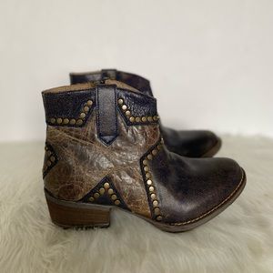 COPY - Circle G Star Studded Booties / Size 7